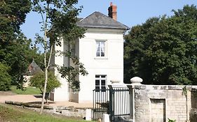 Aux grilles du Château de Saint-Aignan, à 2km de Beauval, les maisons de Sidonie et Léonard